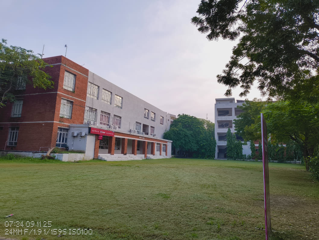 ITM SLS Baroda University College campus photo 24